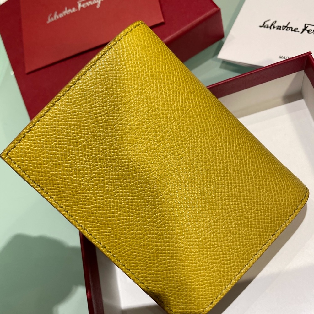 💯Brass Ferragamo Gancini Compact Wallet No Tax - Picture 3 of 15